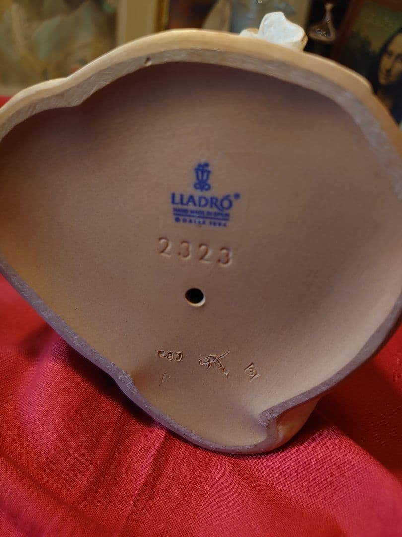 LLADRO Water Girl　リヤドロ 水差しを持つ女 グレス