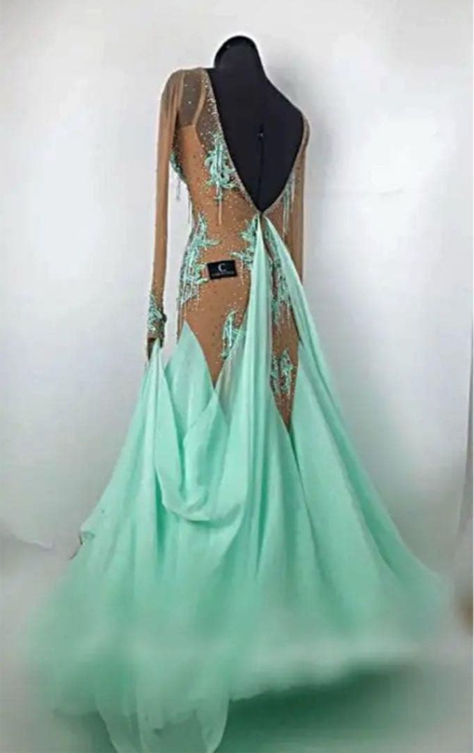 クリスアン製 (ナターシャカラベイ着用) スポンサドレス