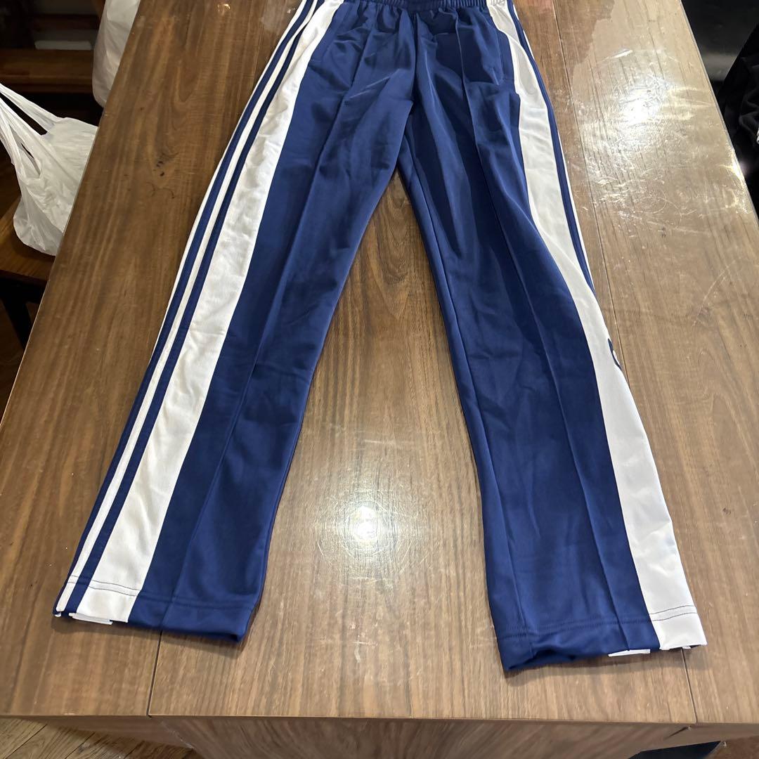 adidas トリプルストライプ ジャージパンツ　値下げしました