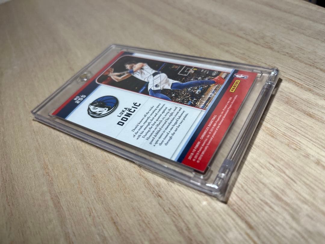 ルカ・ドンチッチ ルーキーカード シリアル入り