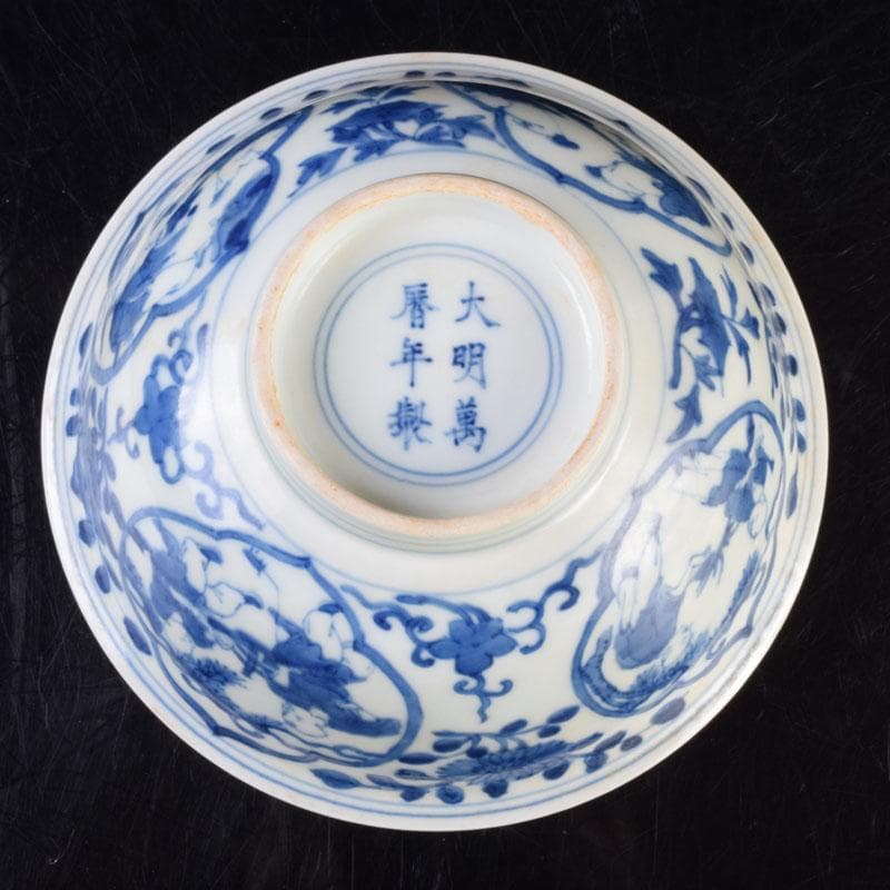 中国　大明萬暦年製款　青花　山水人物文碗　V　8711