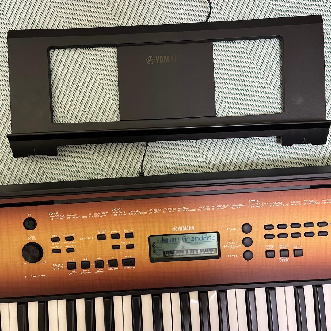 ヤマハ　ポータブルキーボード　メイプル調　　　　　電子ピアノ61鍵盤