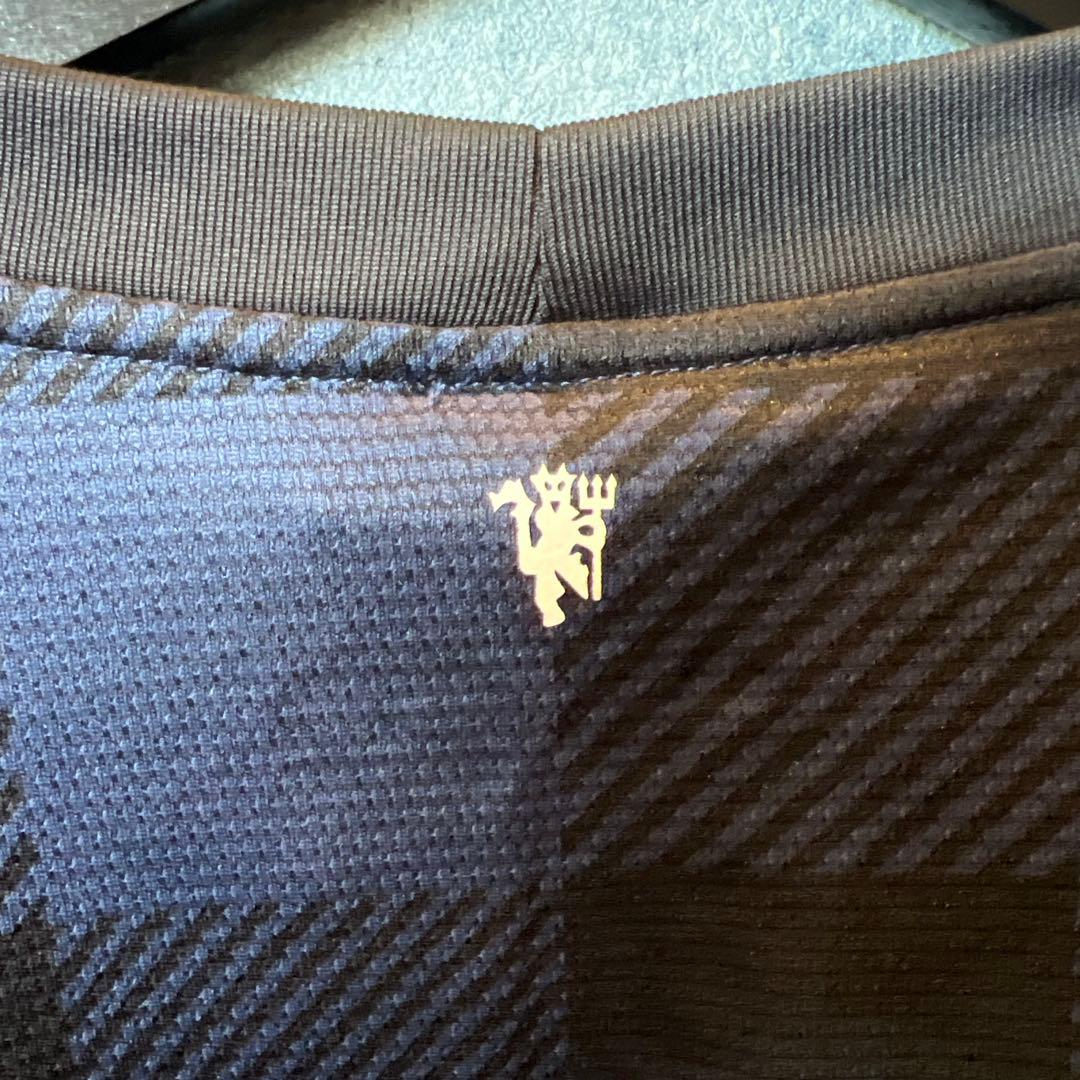 人気　希少Nike Manchester United チェック　Tシャツ