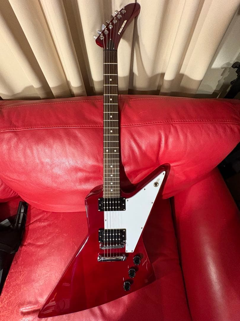 エクスプローラータイプ エレキギター　チェリーレッド