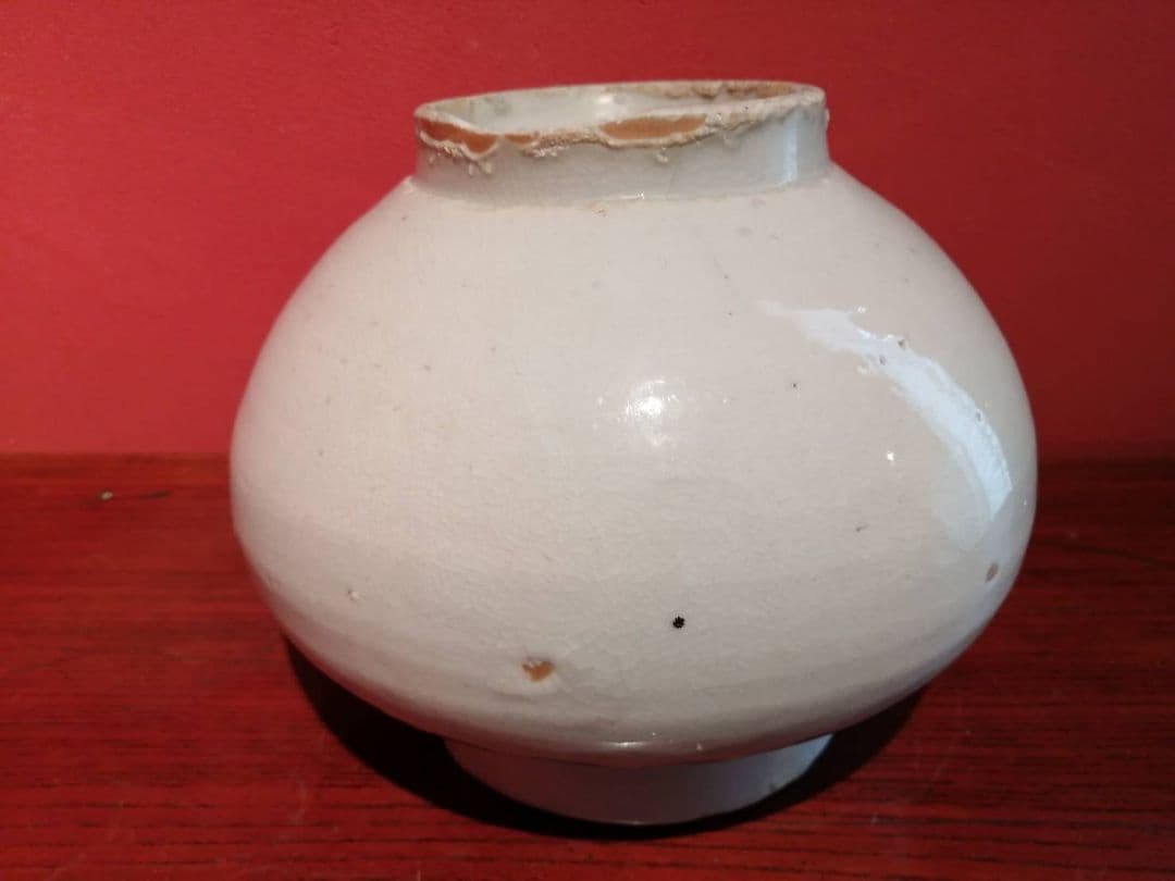 李朝白磁　丸壺（割れ、欠け、窯傷あり）
