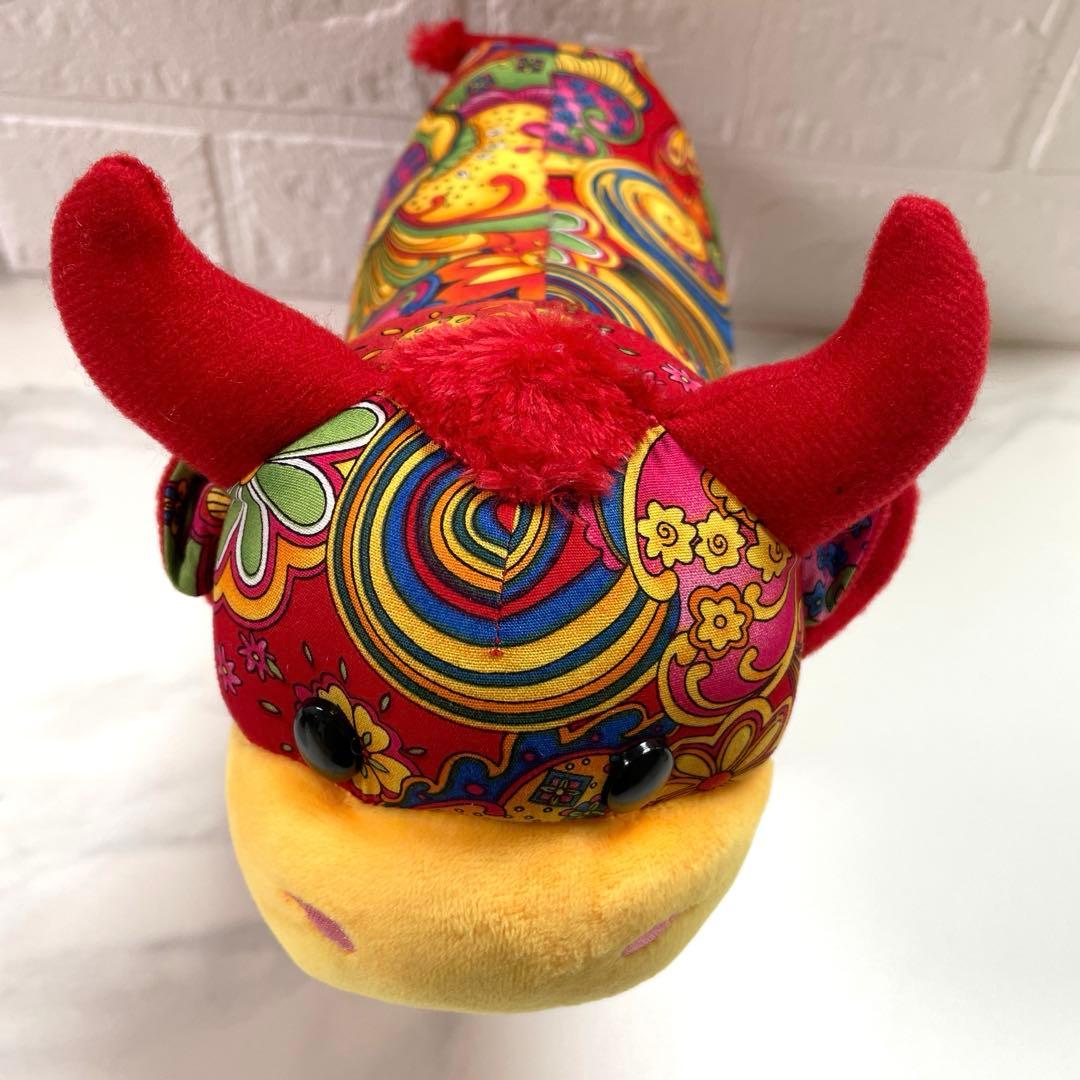 牛ぬいぐるみ　赤花柄　レア　布製　カラフル　ぬいぐるみ　アニマル　匿名配送