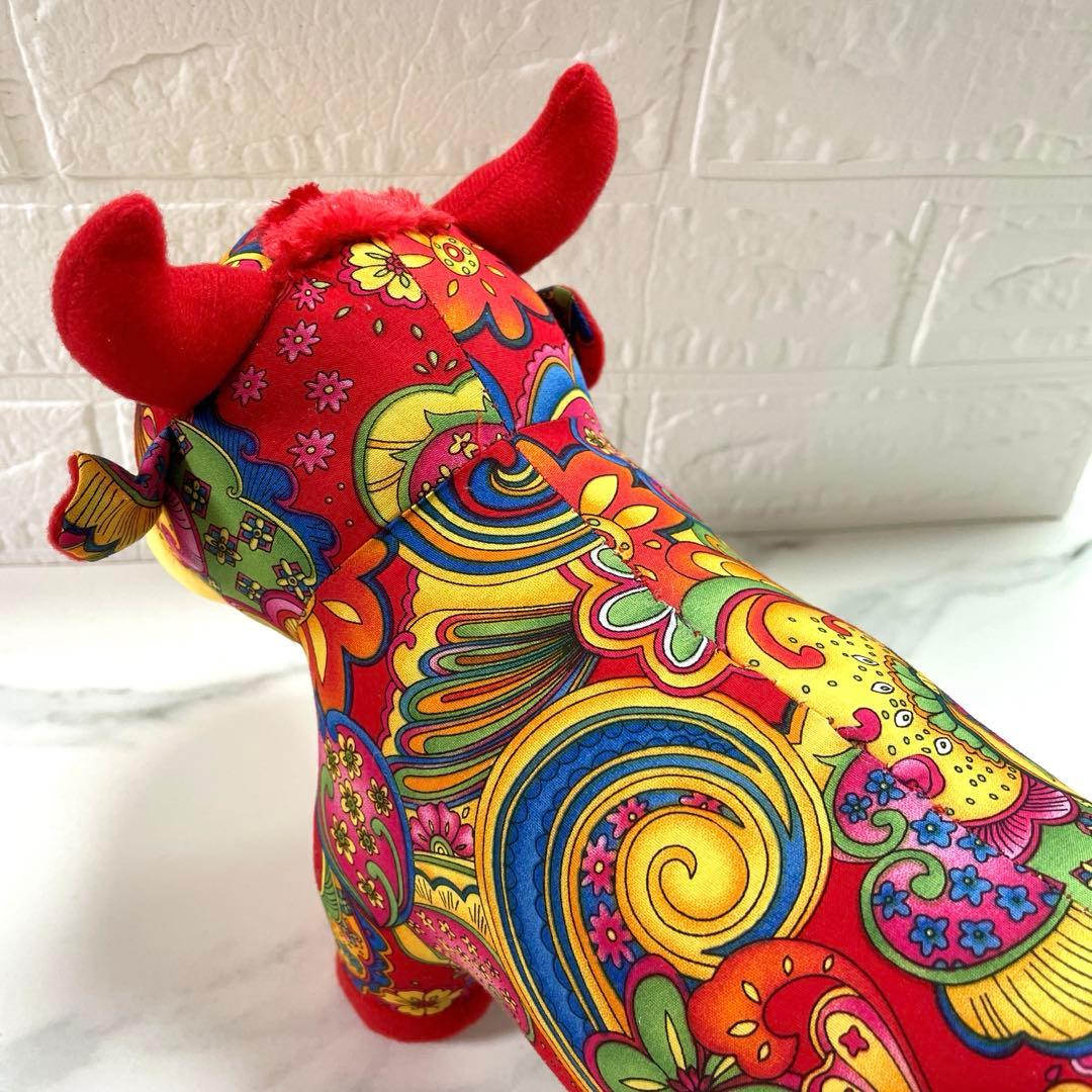 牛ぬいぐるみ　赤花柄　レア　布製　カラフル　ぬいぐるみ　アニマル　匿名配送