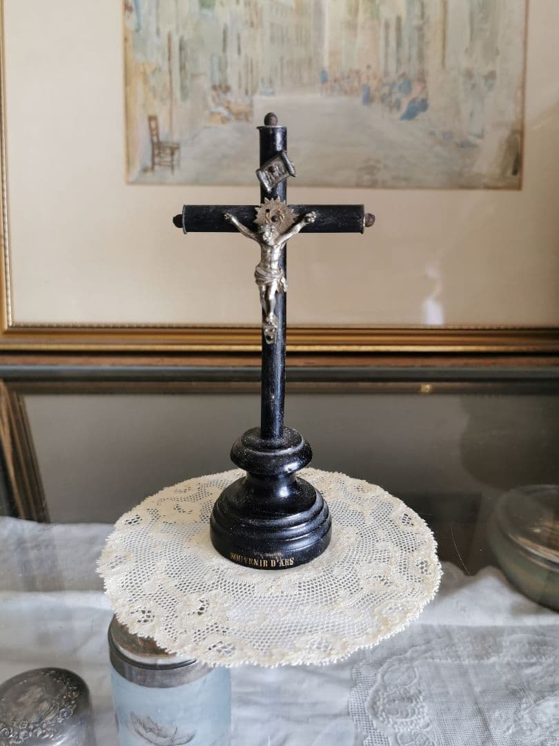 アンティーク ポワンドパリ 舞う1輪の薔薇のモチーフ センターフレームドイリー