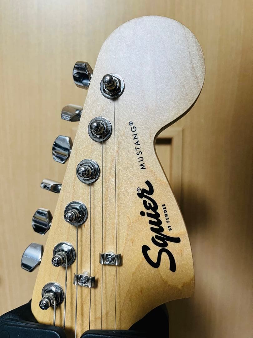 Squier Sonic Mustang HH ピックガード交換済み