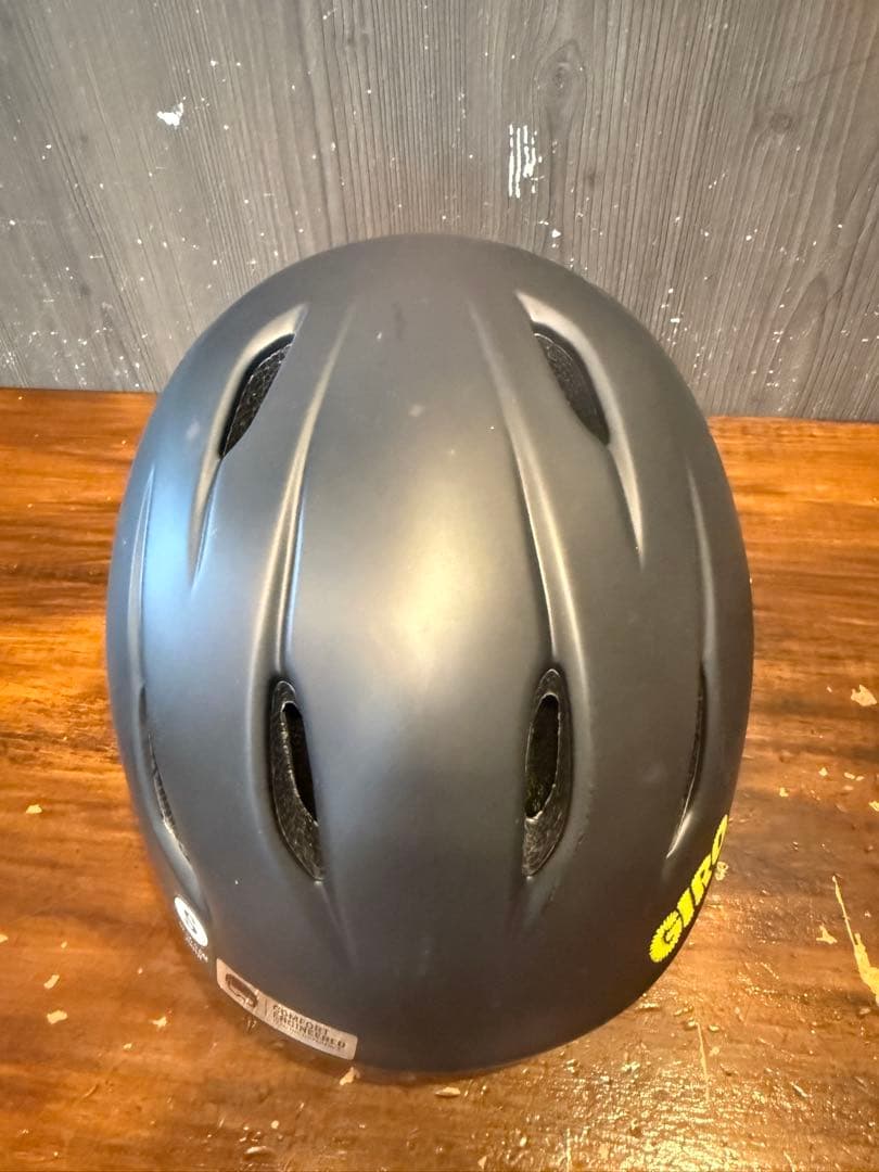 GIRO★LAUNCH★ジュニアヘルメット　スキー用子供用　スノボ子供用