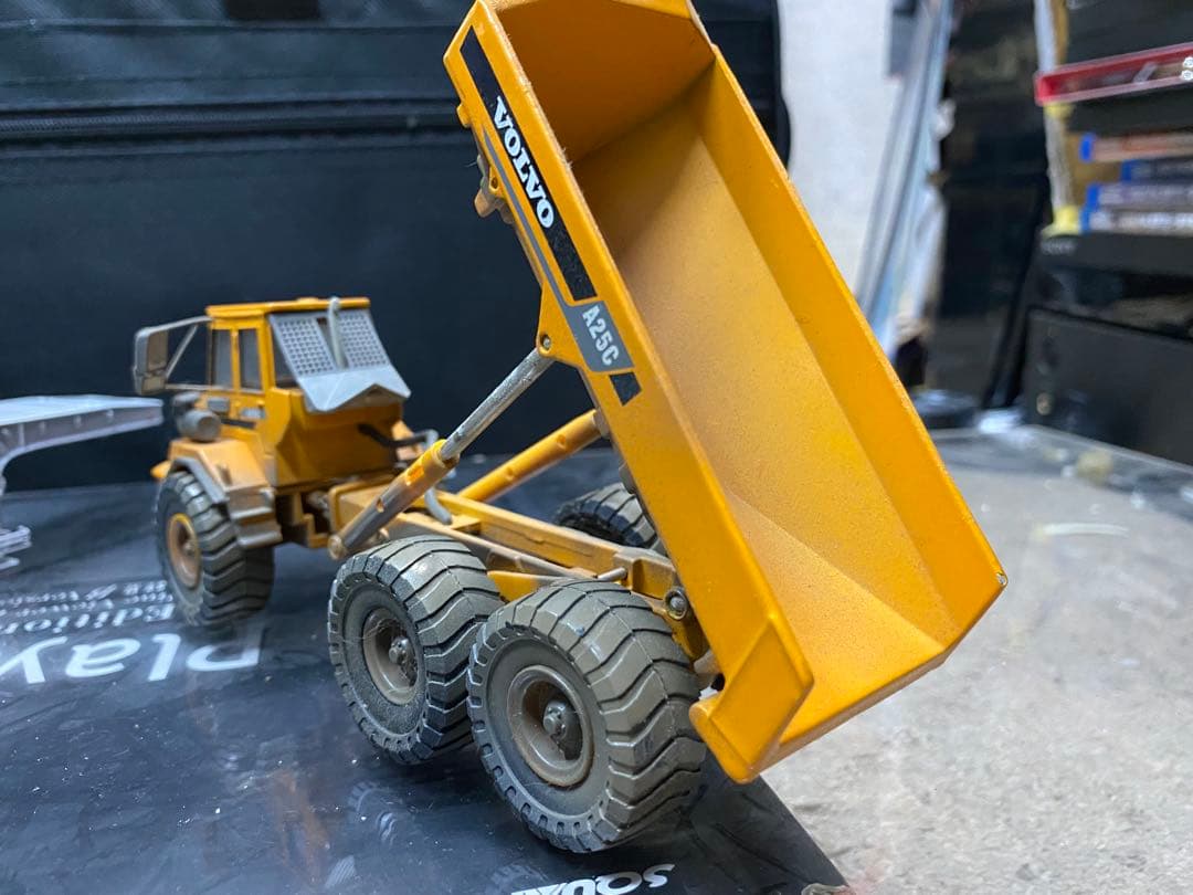 京商 1/43 UDクオン 低床トレーラー ボルボアキュレートダンプセット