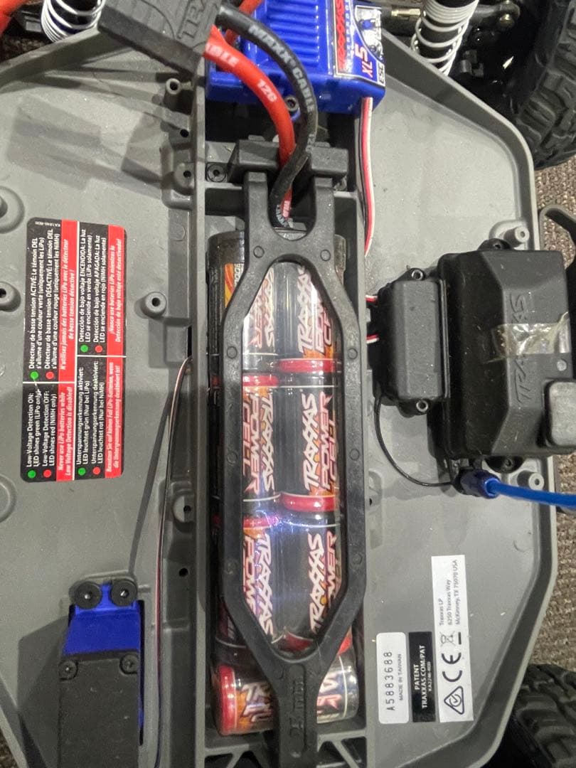 traxxas shlash 送料込みにしたのでお値段上がりました