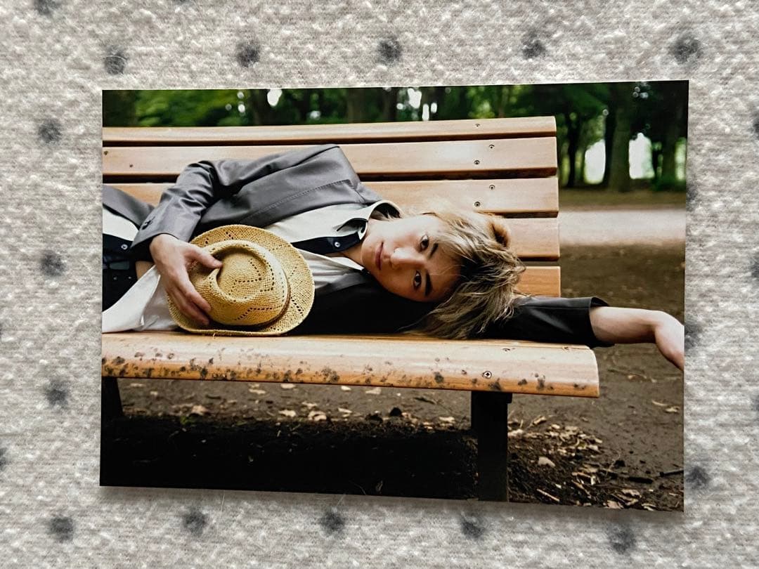 細田よしひこ　サイン入り卓上オフィシャルカレンダー2011 生写真付き