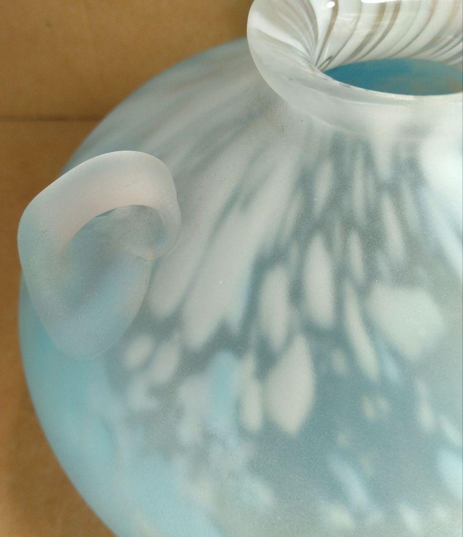 【本物保証】藤田喬平 手吹 花瓶(水色,白系) 共箱 栞 ｗ17㎝ 手吹ガラス