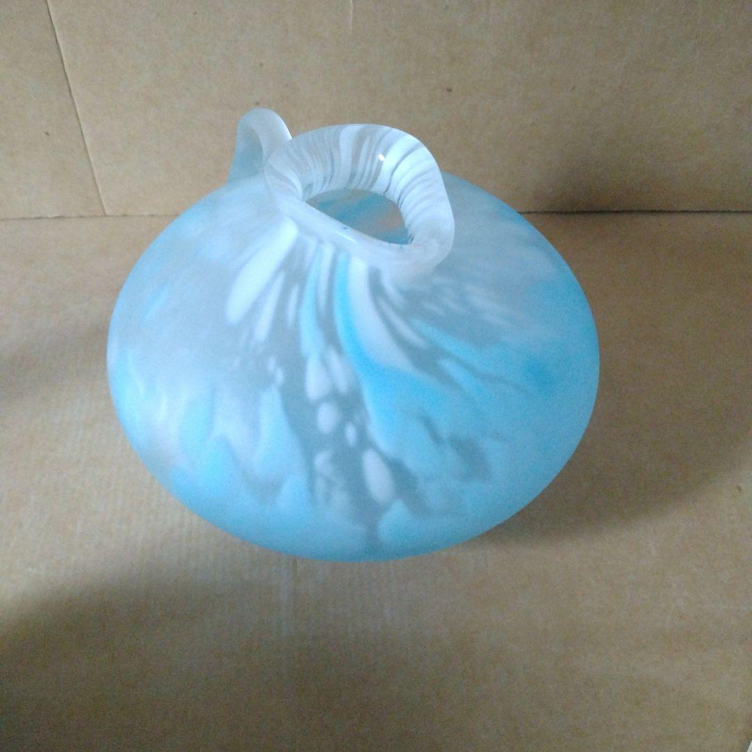 【本物保証】藤田喬平 手吹 花瓶(水色,白系) 共箱 栞 ｗ17㎝ 手吹ガラス
