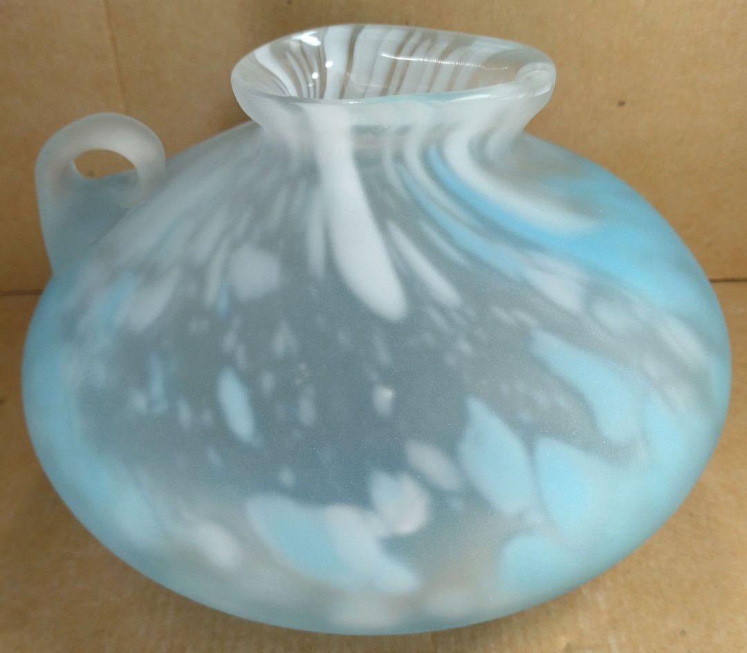 【本物保証】藤田喬平 手吹 花瓶(水色,白系) 共箱 栞 ｗ17㎝ 手吹ガラス