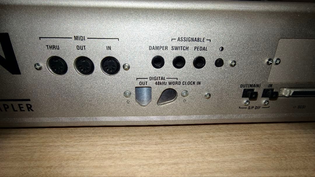 KORG TRITON STUDIO 76 音楽ワークステーション