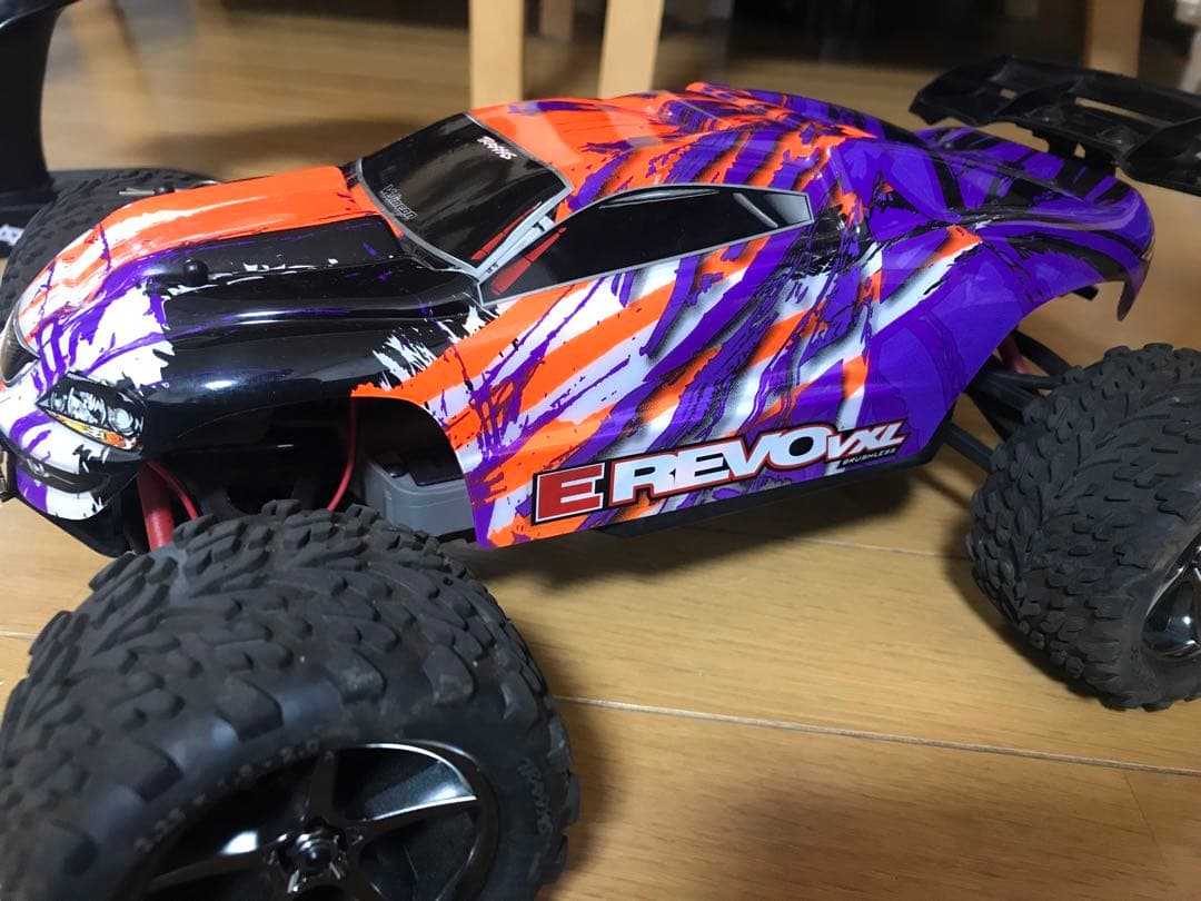 TRAXXAS EREVO VXL 1/16スケール　ブラシレス