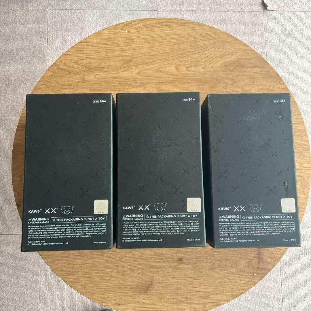 KAWS カウズ フィギュア Holiday Space 3点セット