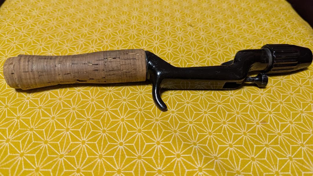 ベイトリール 黒とシルバー