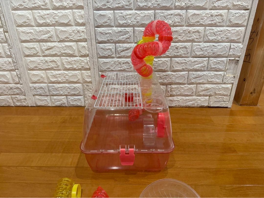 小動物用クリアケージ ホイール、ヒーター、トイレ、餌入れ、パイプ付き