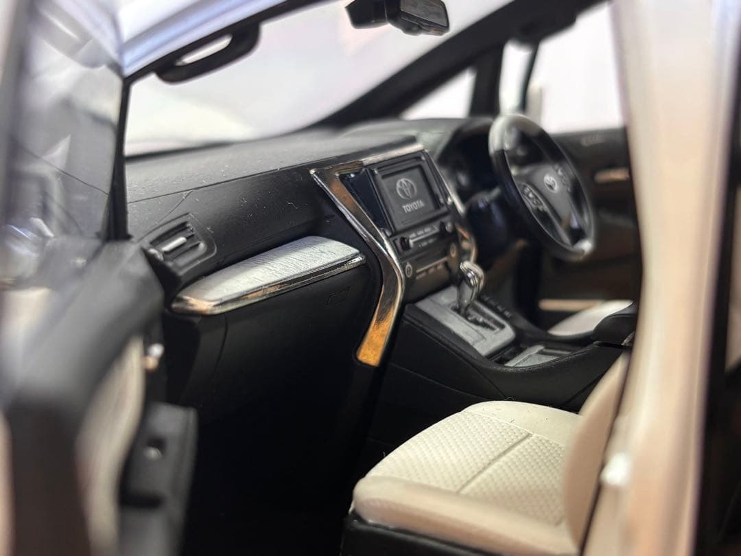 【希少】Kengfai ケンファイ　1/18 トヨタ　ヴェルファイア　ミニカー