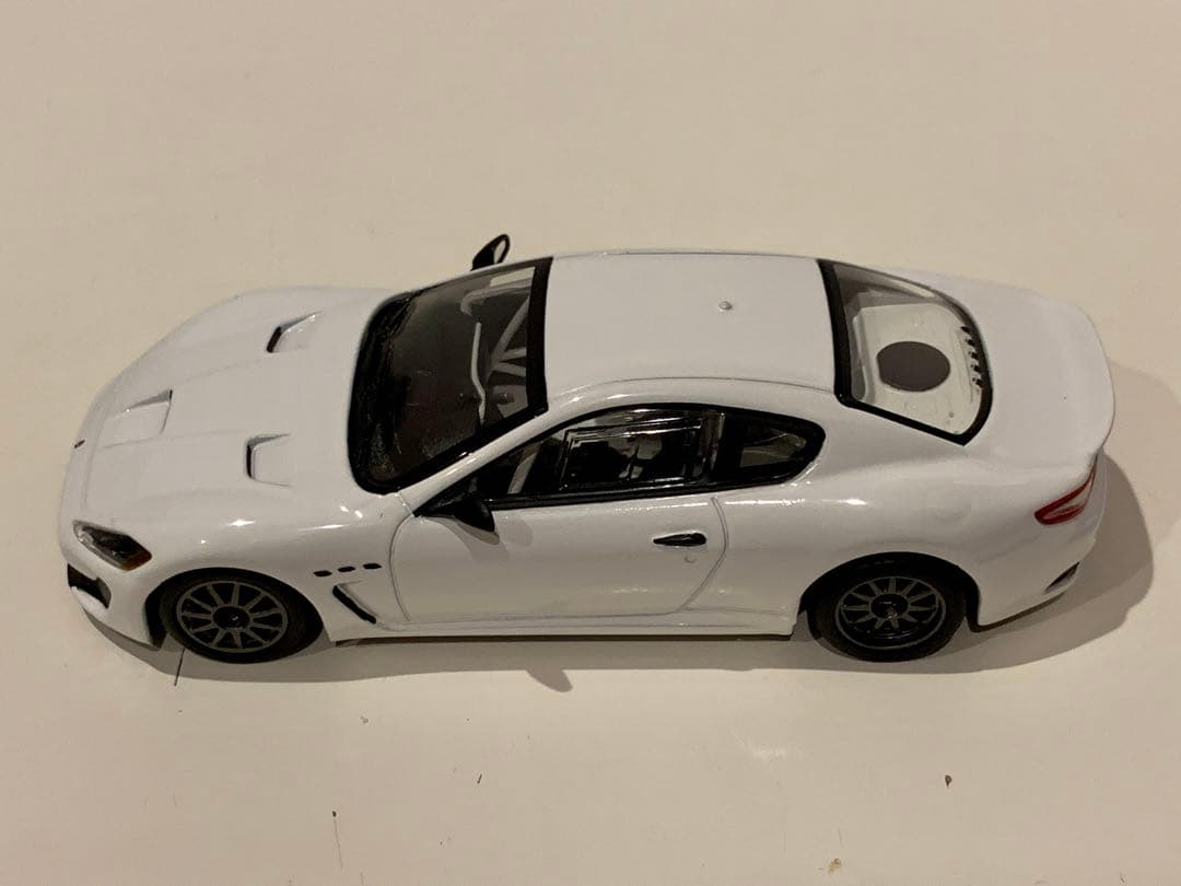 1/43 マセラティ グランツーリスモ MC GT4 2010 ホワイト