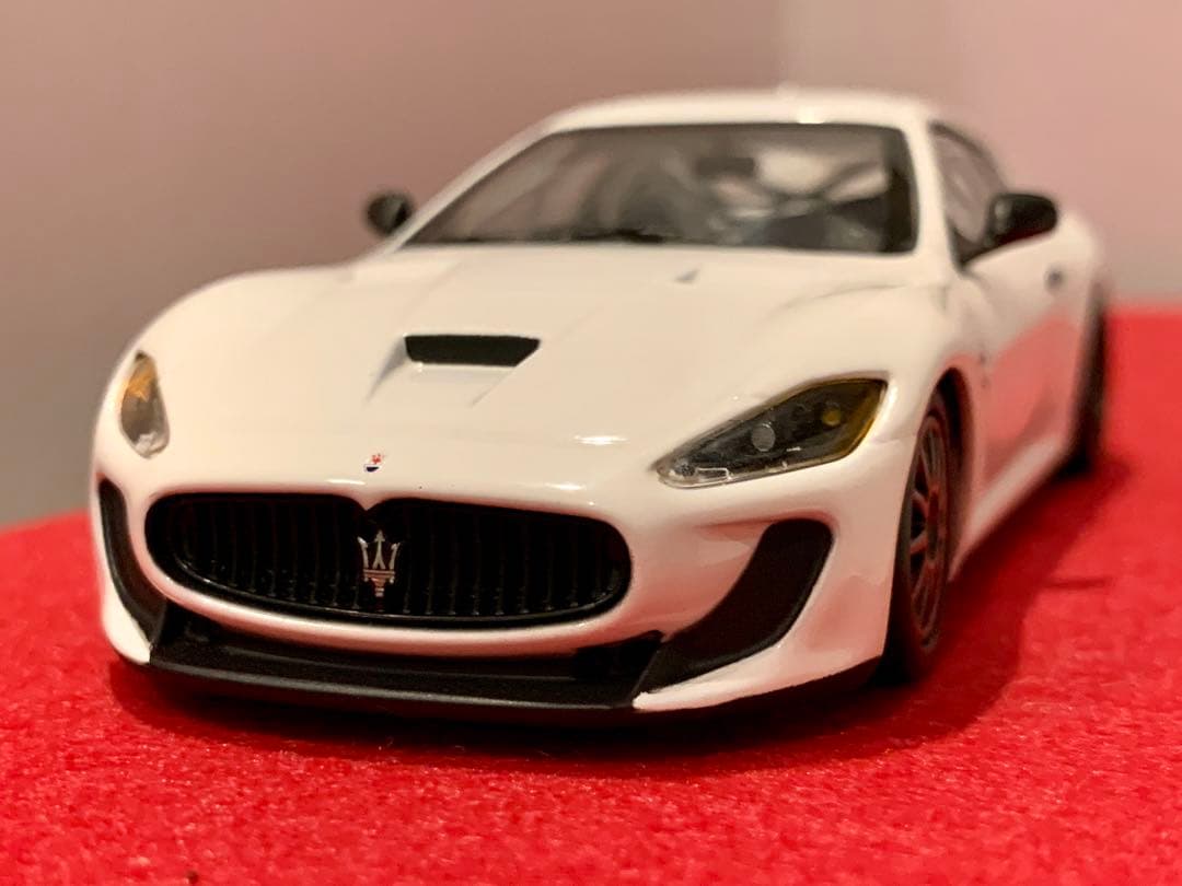 1/43 マセラティ グランツーリスモ MC GT4 2010 ホワイト