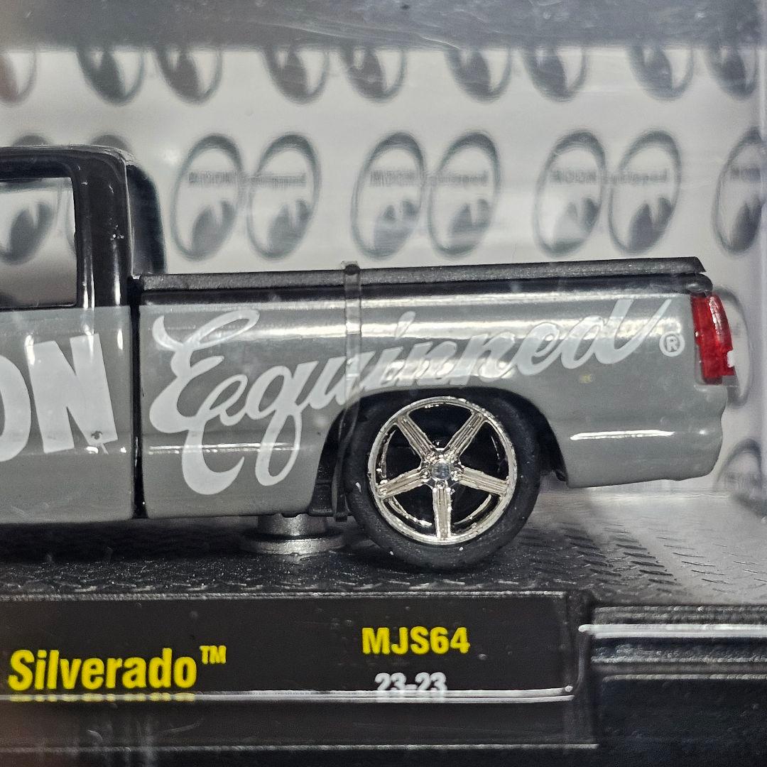 M2マシーン　ムーンアイズ　シボレー　C1500 　1/64　新品未開封