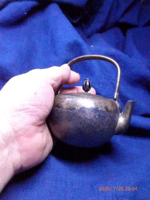 銅のとても古い小ぶりの薬缶、急須、水差しです