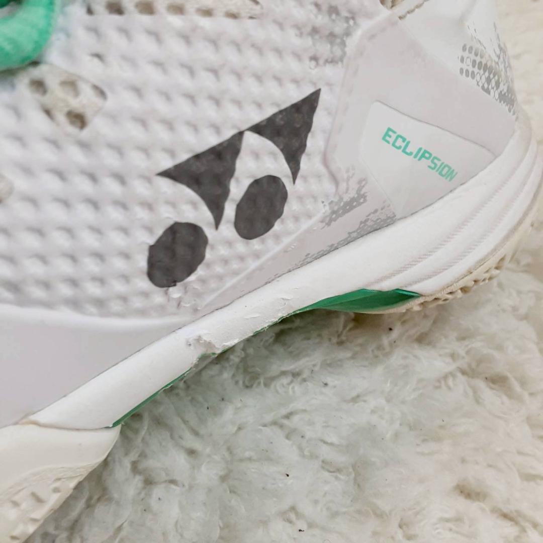 美品 24㎝◎YONEX ヨネックス バトミントンシューズ ホワイト 白