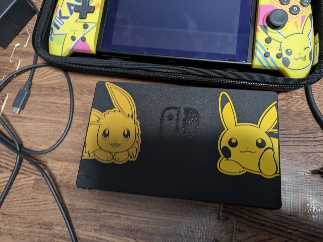 Nintendo Switch ピカブイ中古本体セット　ジョイコン無し