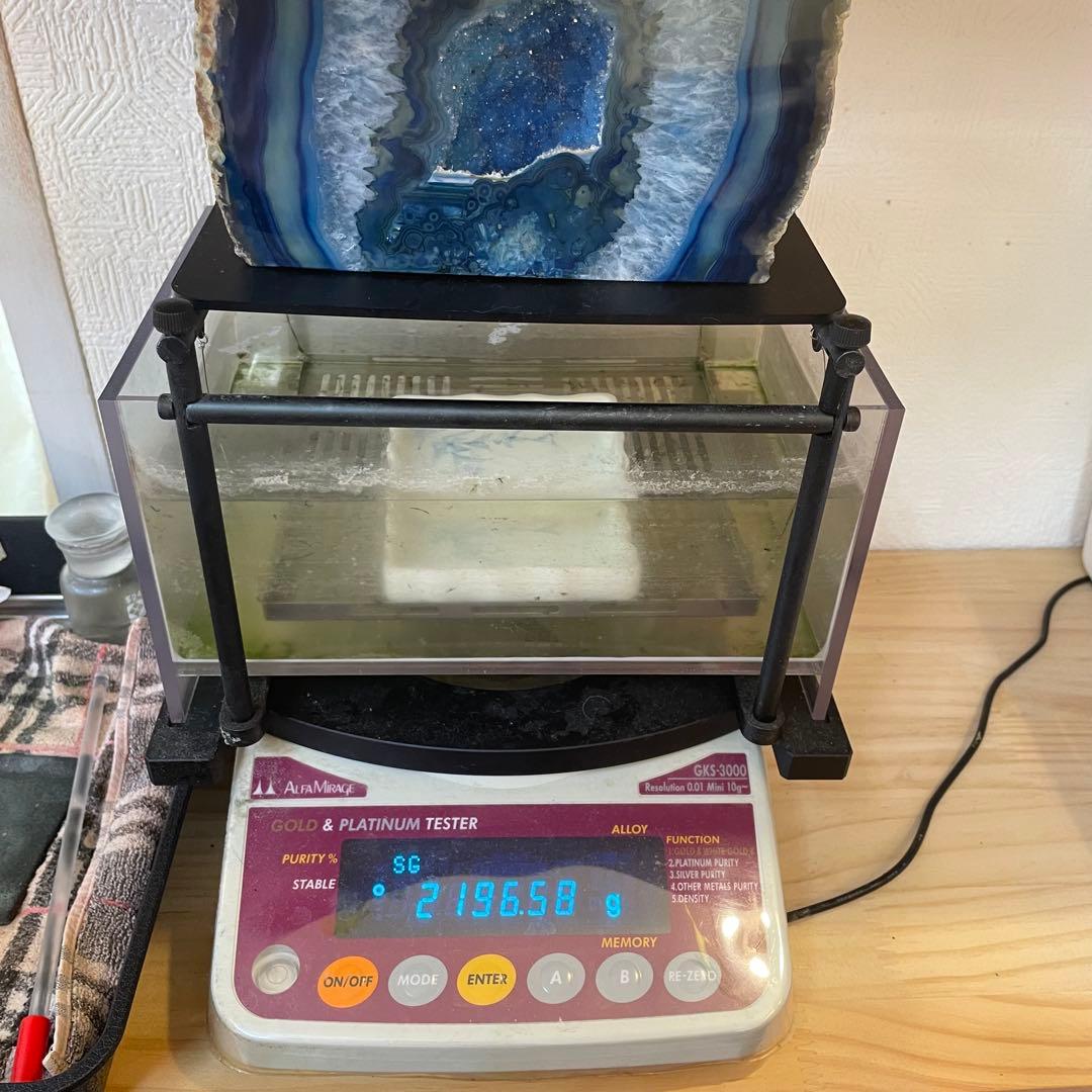 青瑪瑙 メノウ ブルーアゲート 置物 専用台付き 2,196ℊ