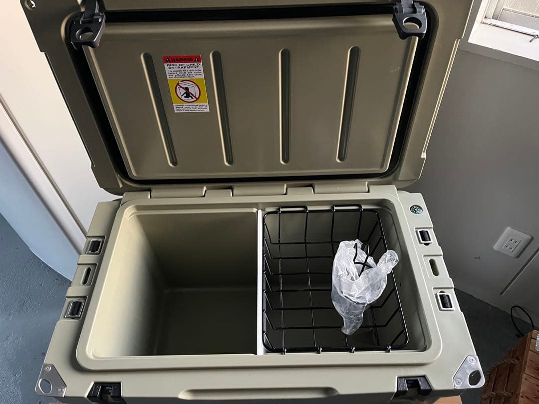 スノーピーク ゼッカ　ジカロテーブル　ドベルグxアイスランドクーラーボックス