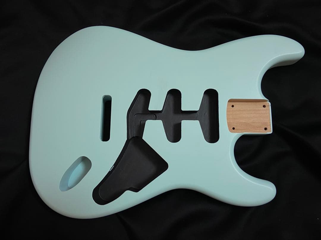 ストラトキャスター タフネブルーアルダーボディ（No37）サテン塗装