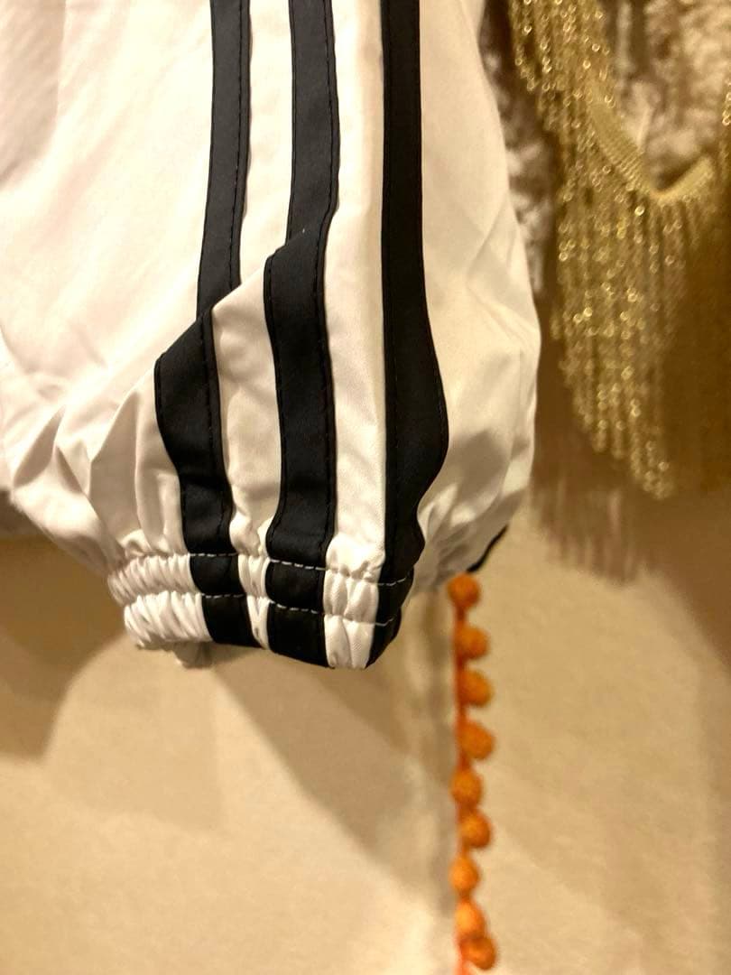 新品タグ付慶應義塾大学ウィンドブレーカー　L adidas製