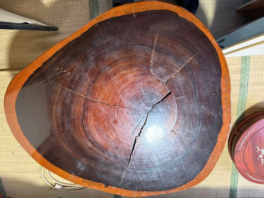 天然木 一枚板ローテーブル 四本脚付き｜約110×97cm 割れあり