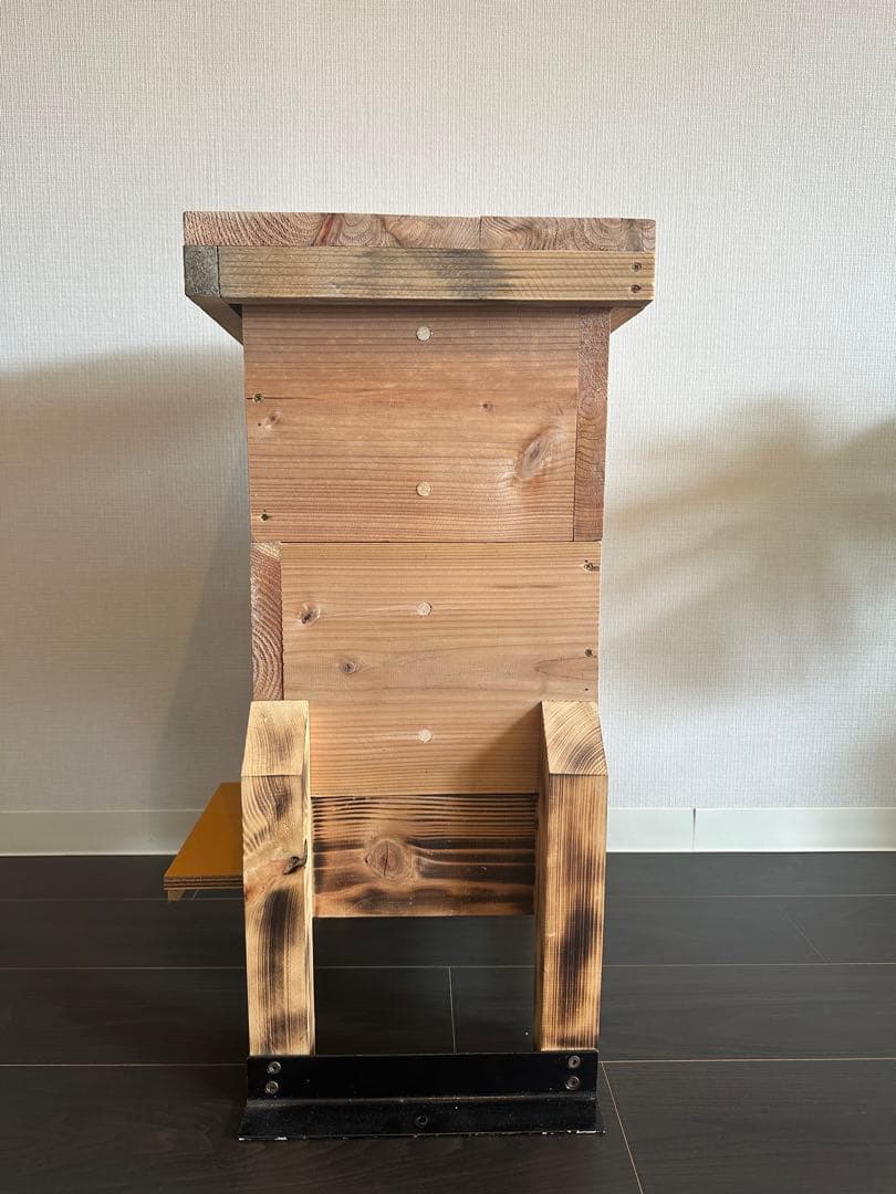 日本蜜蜂　高床式巣箱