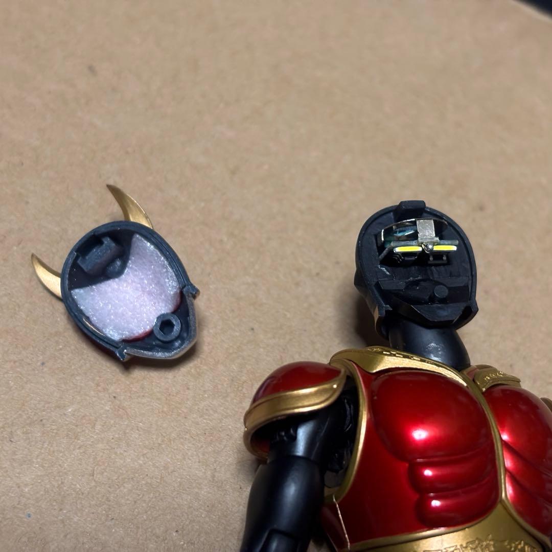 【期間限定値下げ】発光改造　仮面ライダークウガ　フィギュア