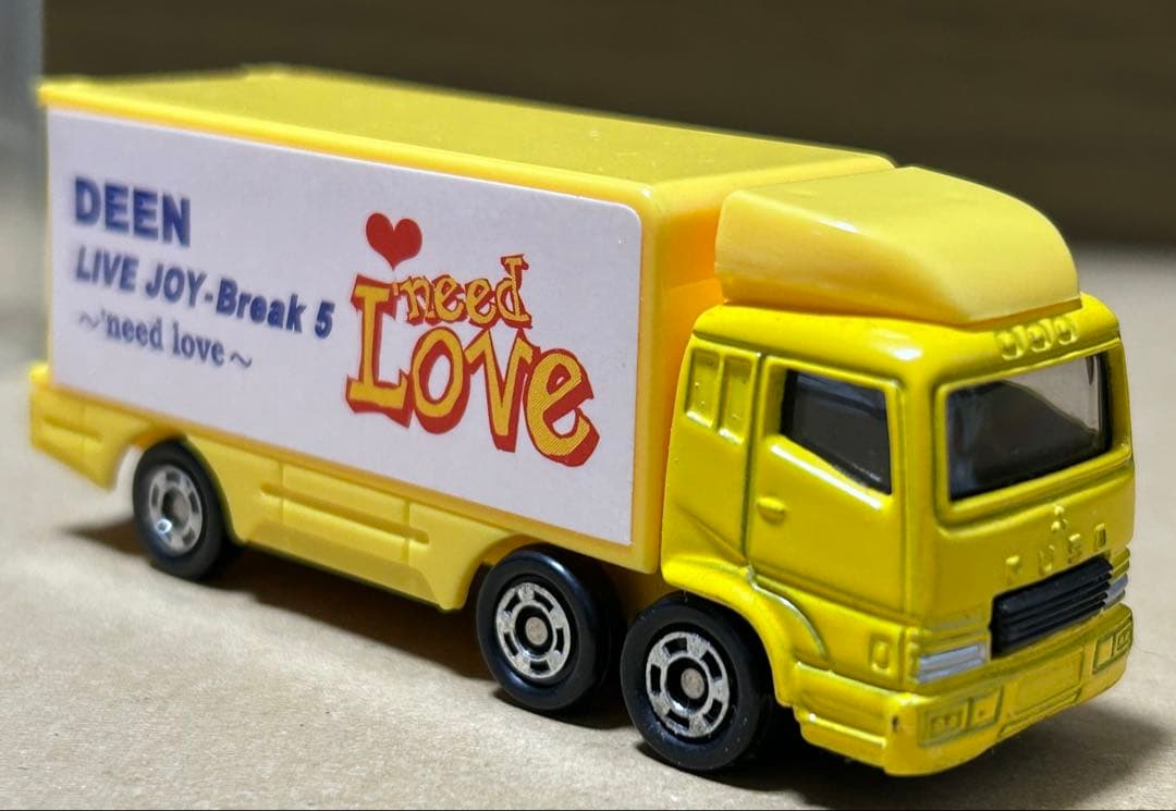 トミカ 三菱 スーパーグレートトラック DEEN ライブトラック