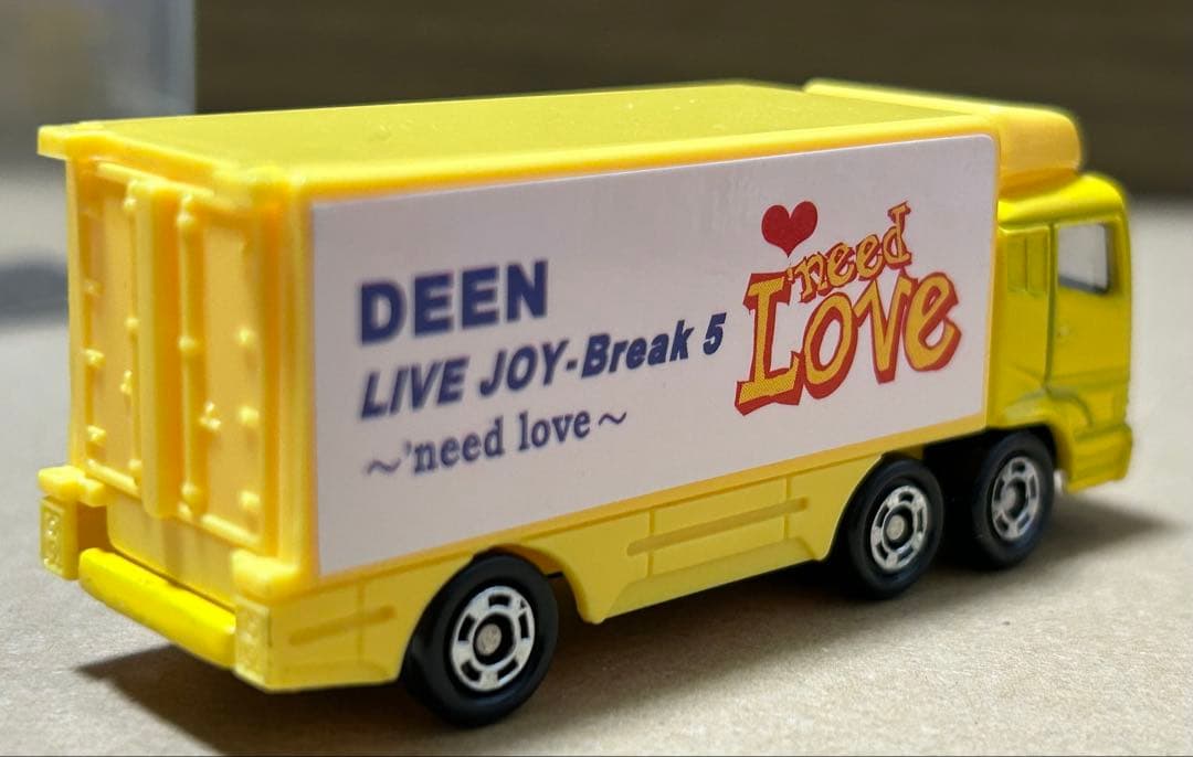 トミカ 三菱 スーパーグレートトラック DEEN ライブトラック