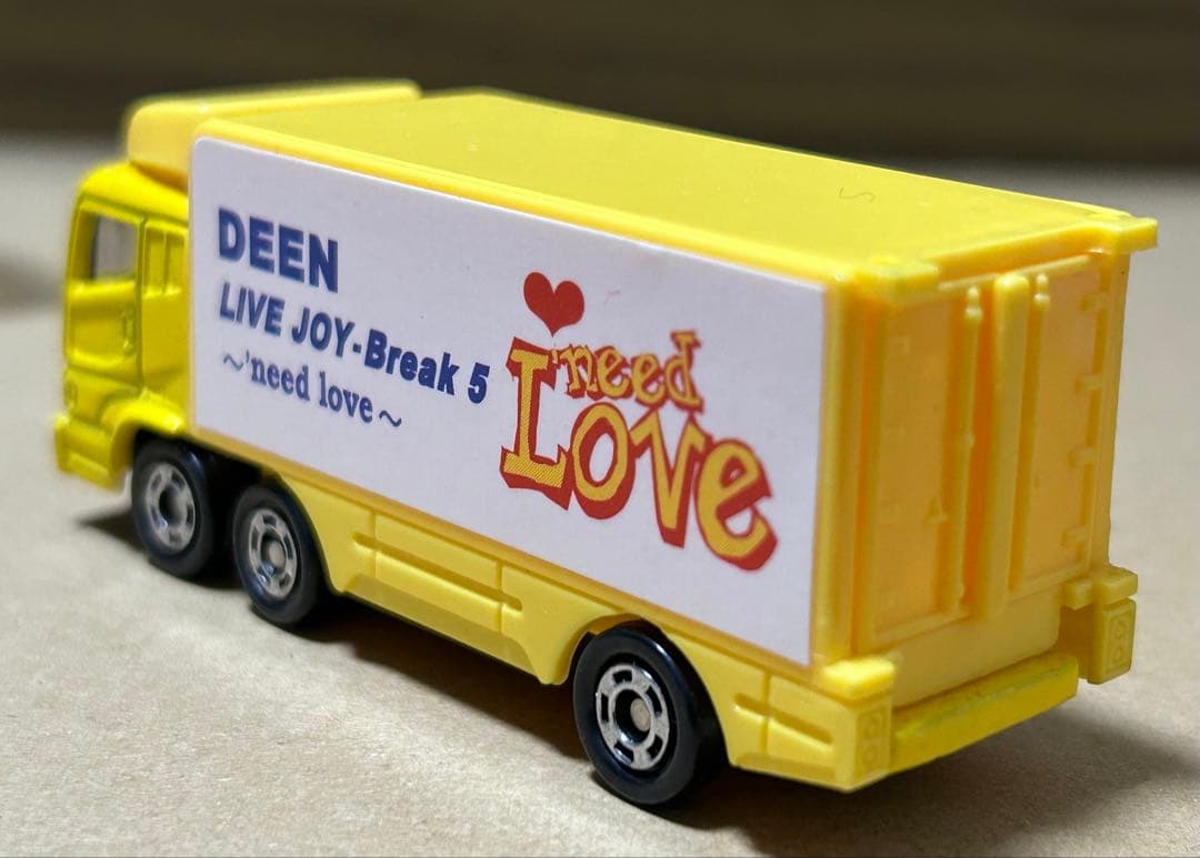 トミカ 三菱 スーパーグレートトラック DEEN ライブトラック