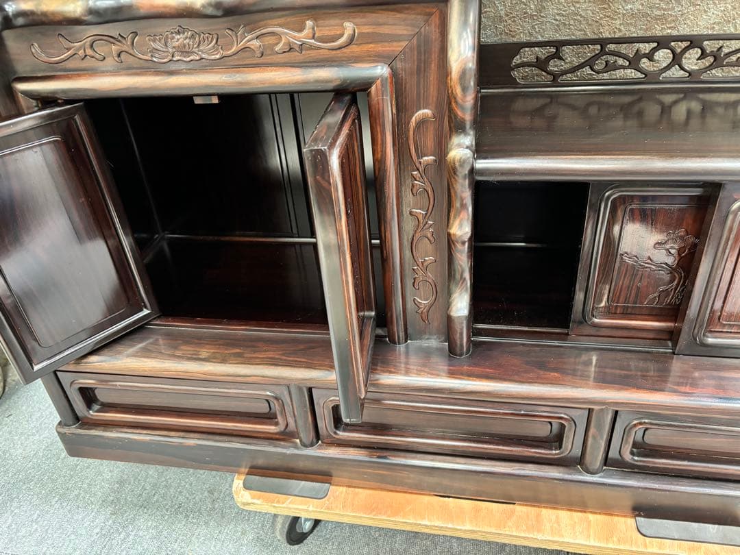 彫刻入り 黒檀 紫檀 飾り棚 茶箪笥 アンティーク