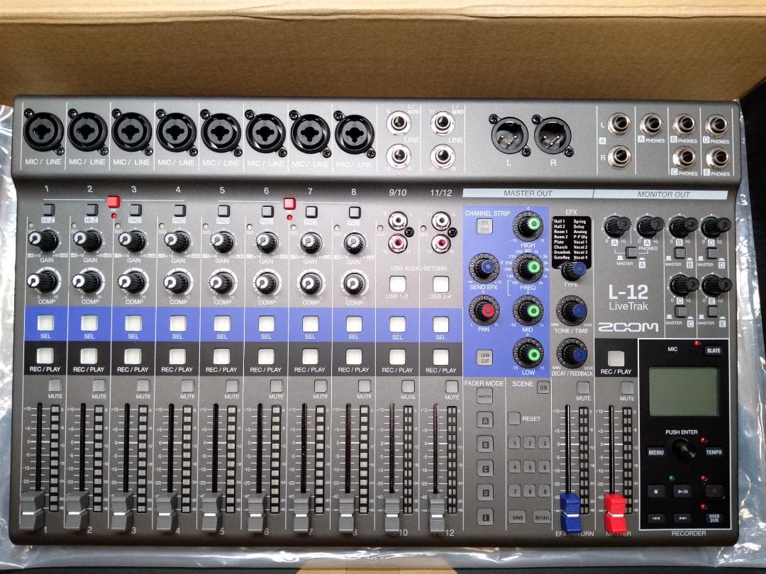 未使用品　ZOOM LiveTrak L-12 デジタルミキサー