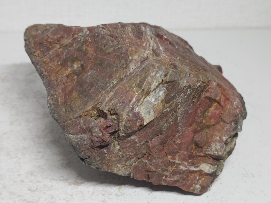 佐渡産 1.8kg 赤玉石 赤石 原石 鑑賞石 自然石 誕生石 鉱物 鉱石 水石