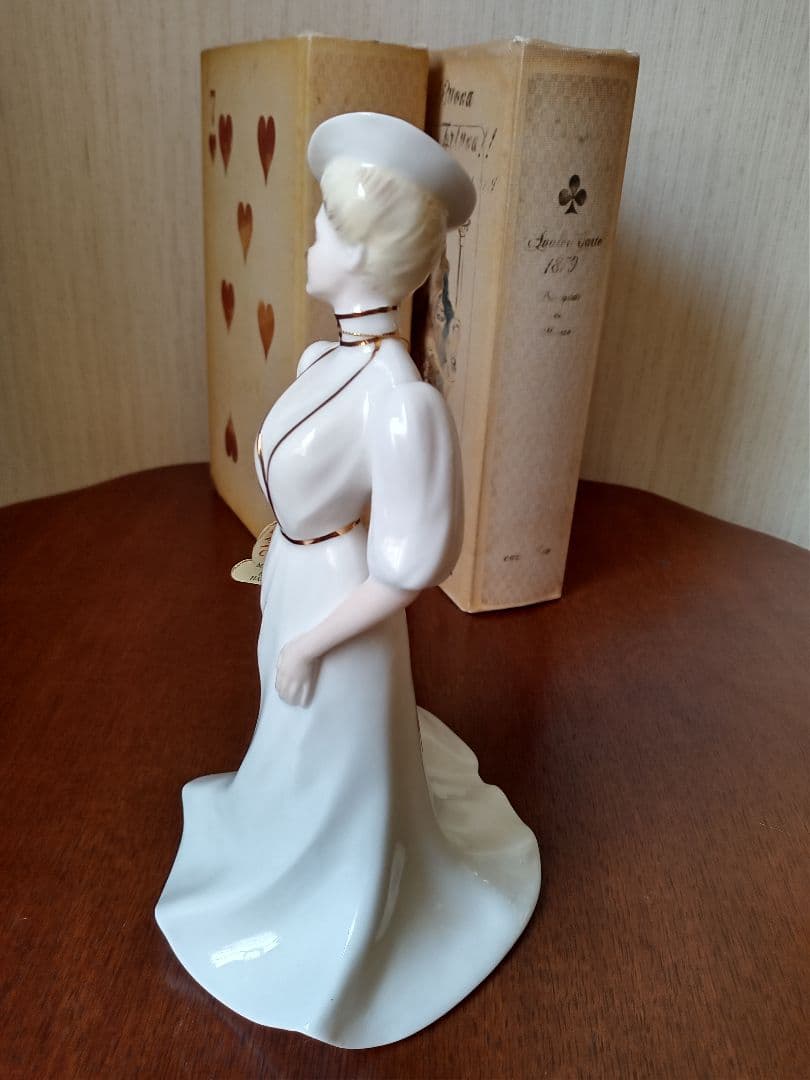 コールポートフィギュリン　白いドレス