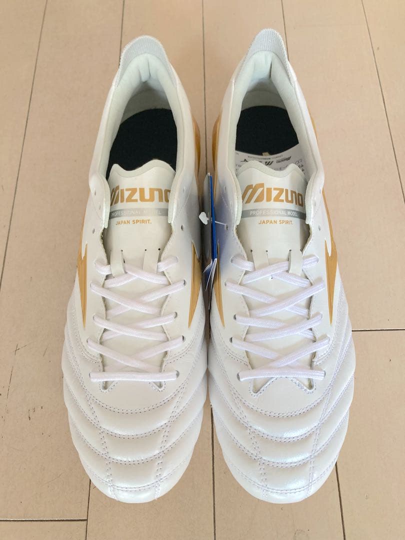 モレリアネオ4ジャパン　白✖️金　26.0㎝　新品。