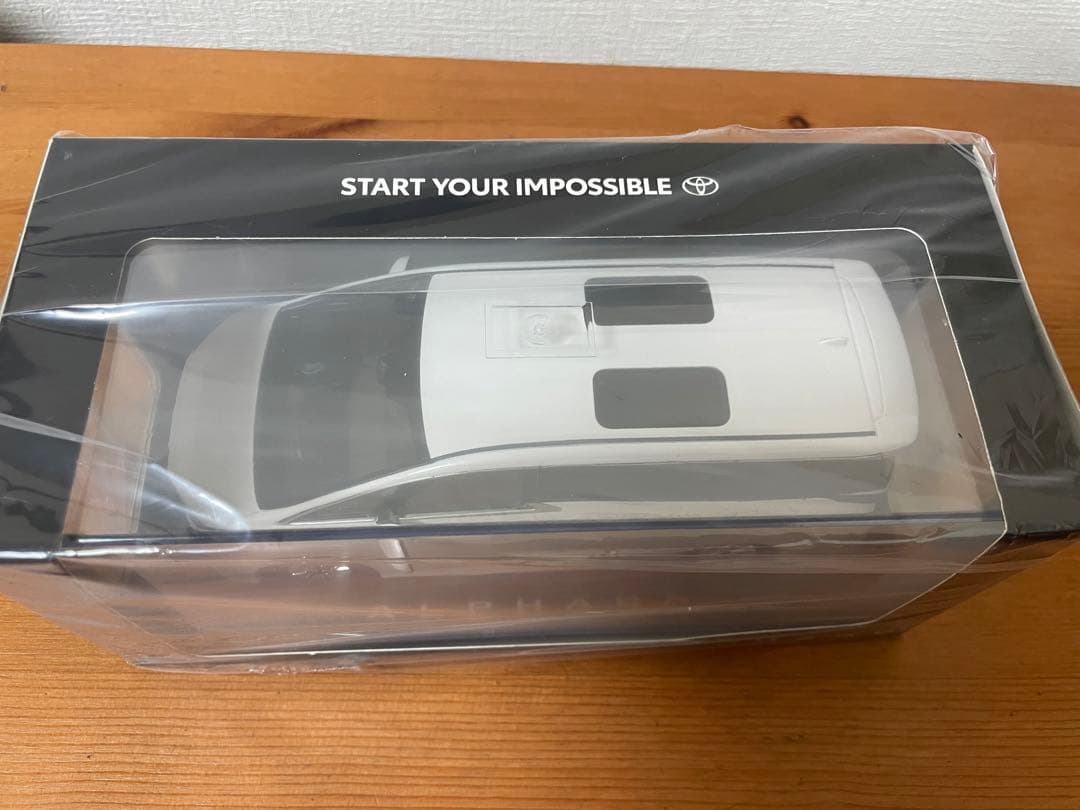 トヨタ 新型アルファード　非売品ミニカー ケース付き