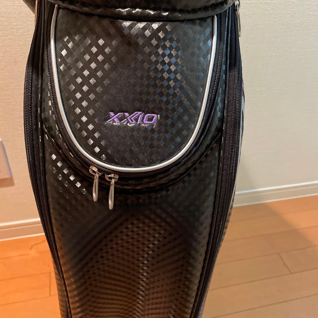 XXIO ブラック レディースキャディバッグ カーボン調