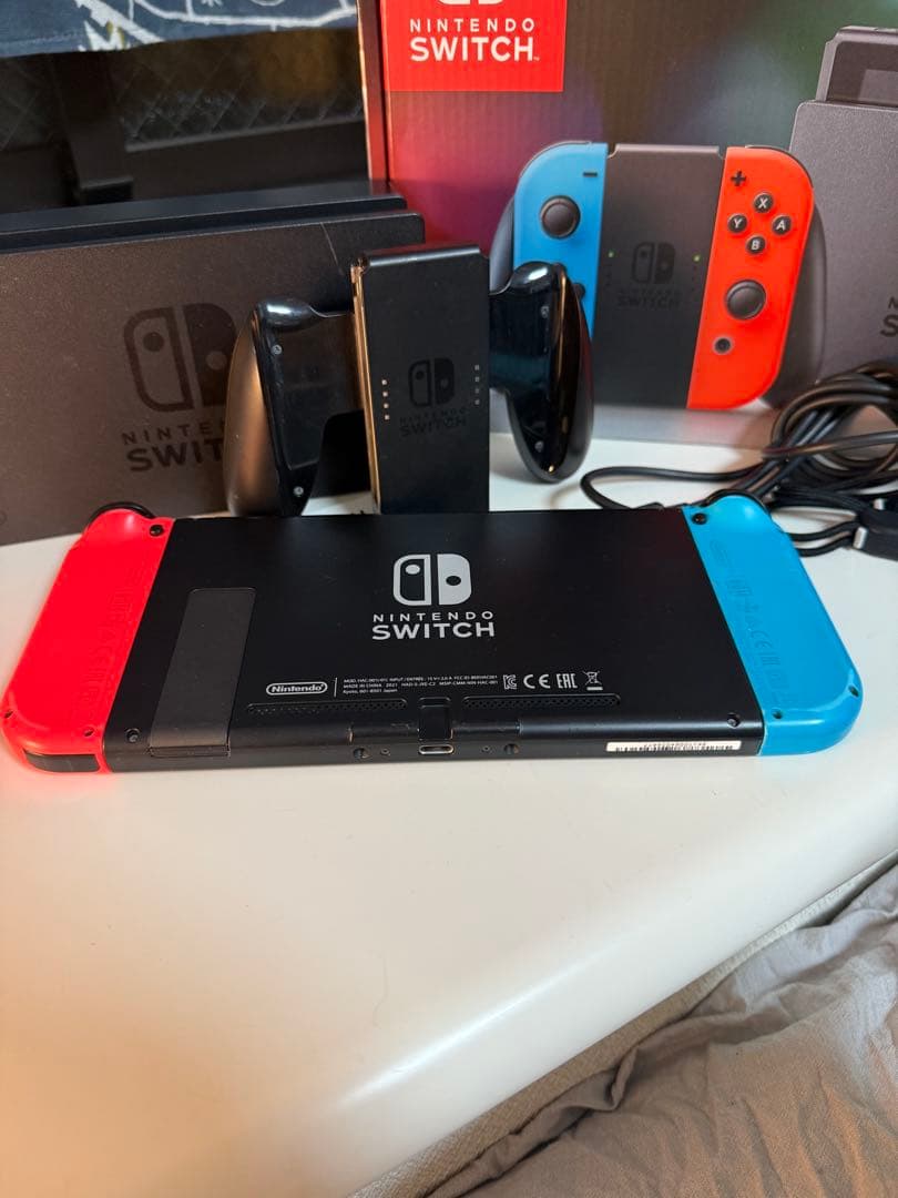 Nintendo Switch ネオンブルー/ネオンレッド 本体、付属品あり！